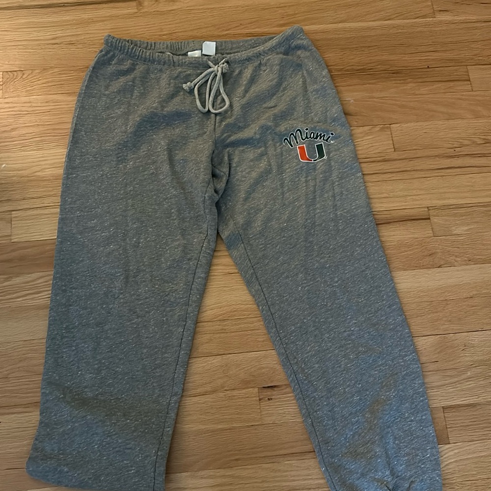 grey sweatpants